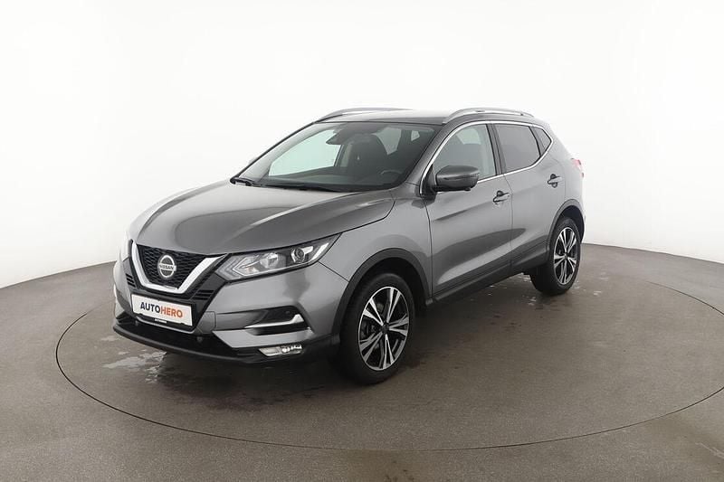 Grau Gebraucht 2018 Nissan Qashqai N-Connecta SUV | 15.350 € (Fairer Preis) - Bild 1/3