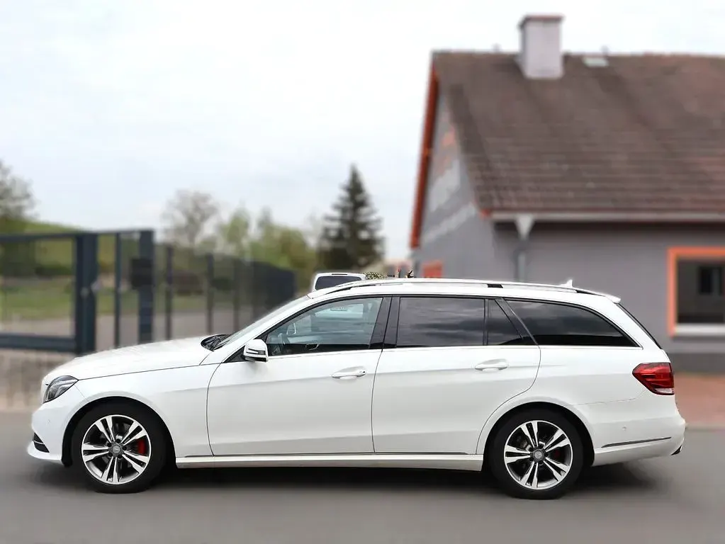 Gebraucht Mercedes E220 170 PS (125 kW) 2016 Weiß Limousine