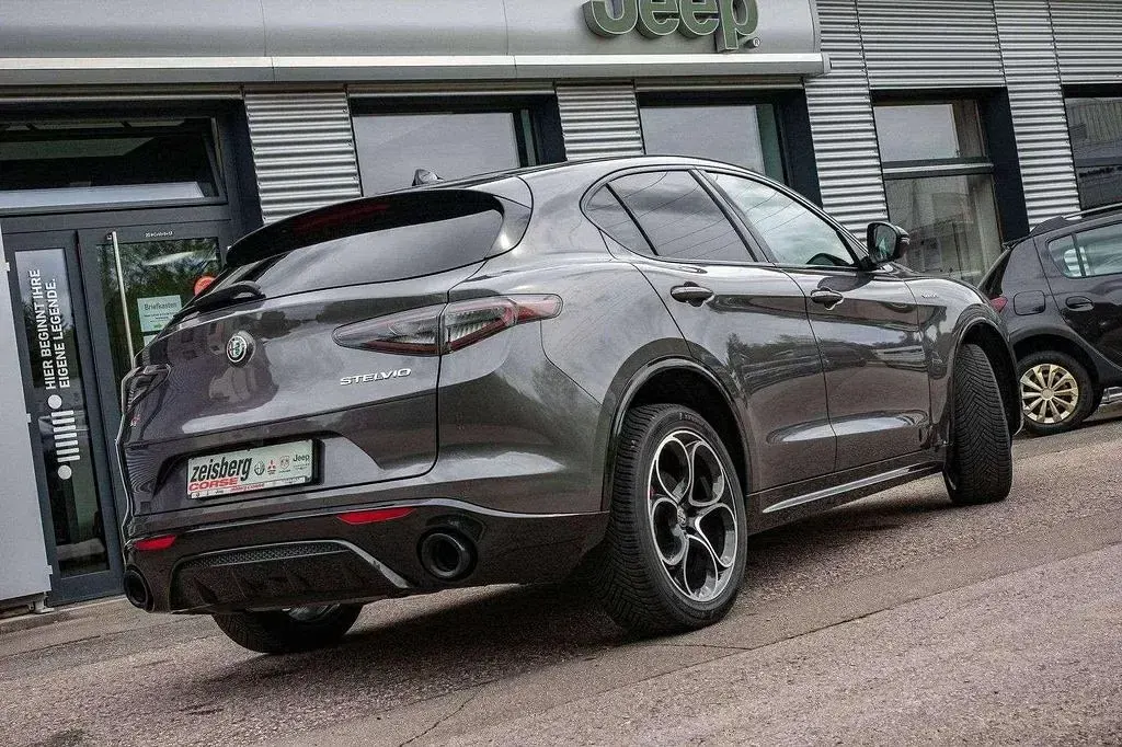 Gebraucht Alfa Romeo Stelvio Veloce 209 PS (153 kW) 2024 Grau SUV