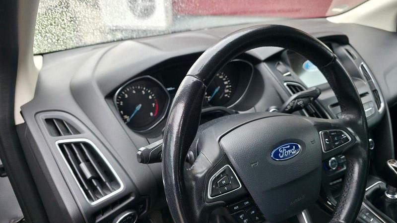 Gebraucht Ford Focus Titanium 125 PS (91 kW) 2018 Silber Kombi