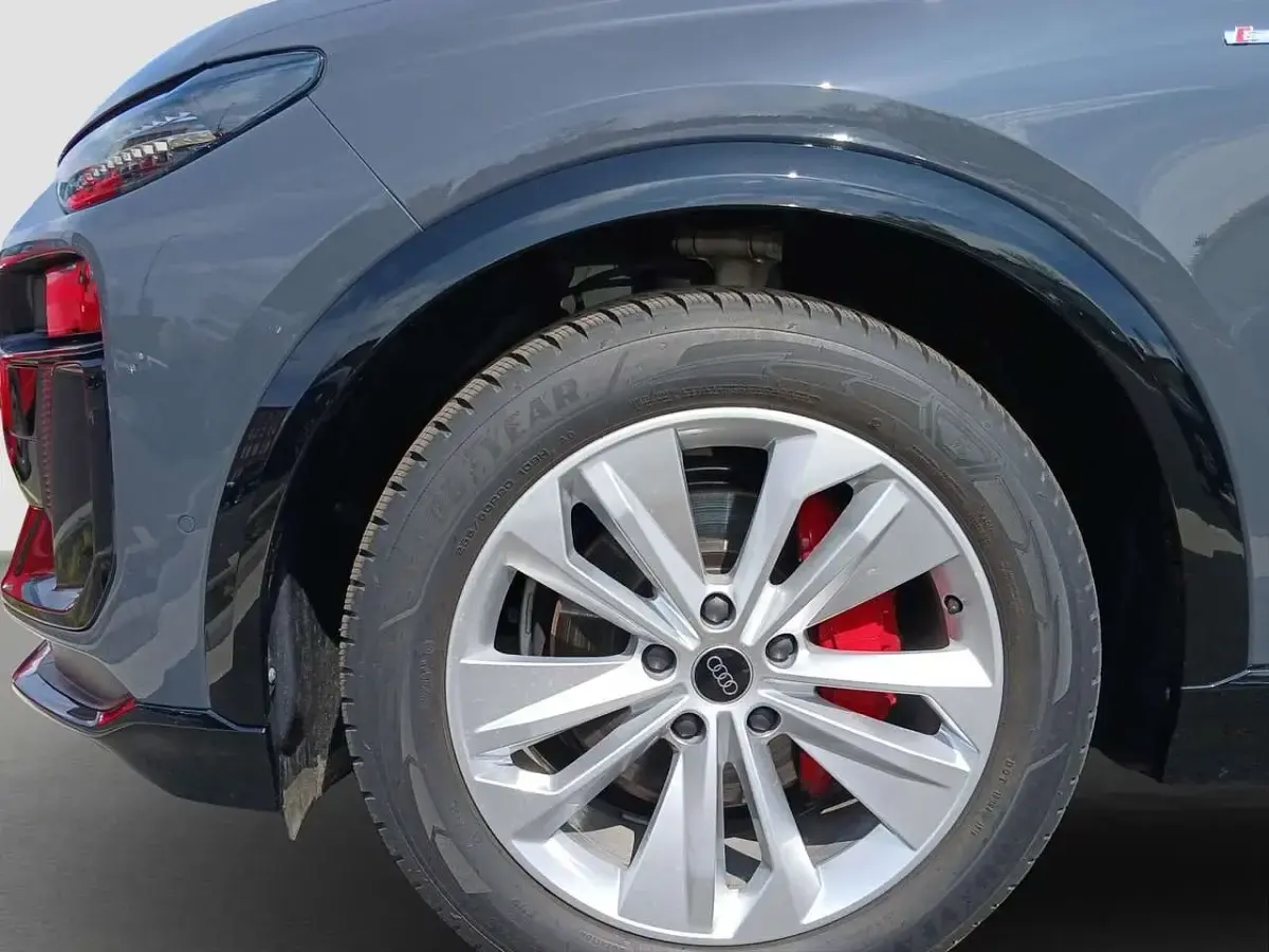 Gebraucht Audi Q6 e-tron Edition .1 225 kW (306 PS) 2025 Magnetgrau SUV