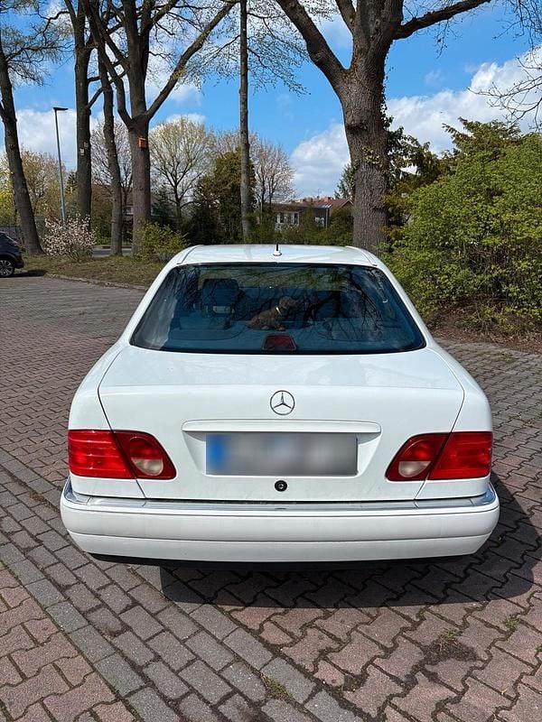 Brugt Mercedes E280 204 HK (150 kW) 1998 Hvid Sedan