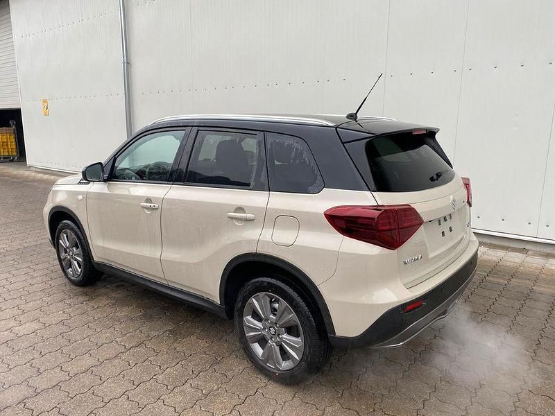 Neu Suzuki Vitara Comfort 110 PS (80 kW) 2025 Beige SUV