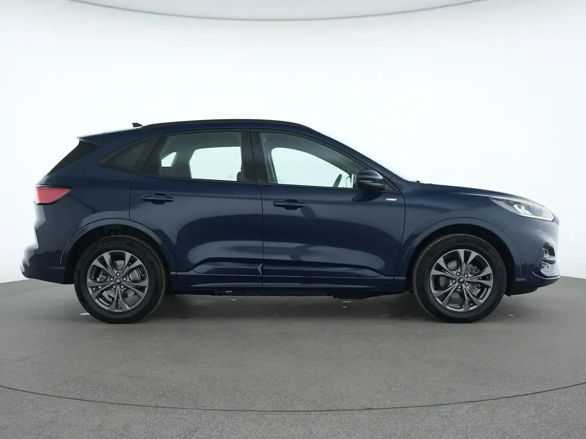 Gebraucht Ford Kuga ST-Line 224 PS (164 kW) 2022 Blazer blau SUV