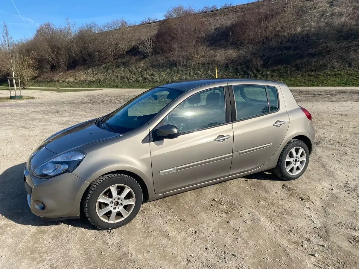 Second-hand Renault Clio II Expression 75 CP (55 kW) 2011 Bej Hatchback