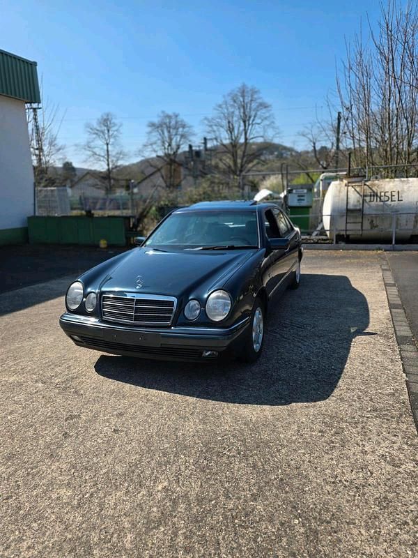 Gebraucht 1997 Mercedes E200 Limousine | 3.500 € (Fairer Preis) - Bild 1/4