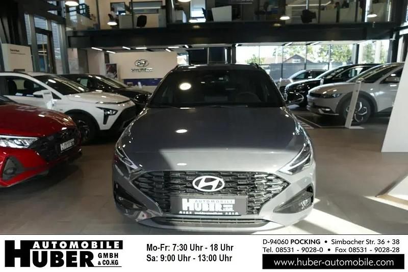 Grau metallic Gebraucht 2024 Hyundai i30 Advantage Kombi | 25.890 € (Etwas zu teuer) - Bild 1/4