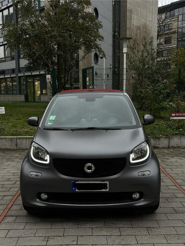 Grau Gebraucht 2018 Smart ForTwo Cabrio Cabrio | 16.500 € (Fairer Preis) - Bild 1/4