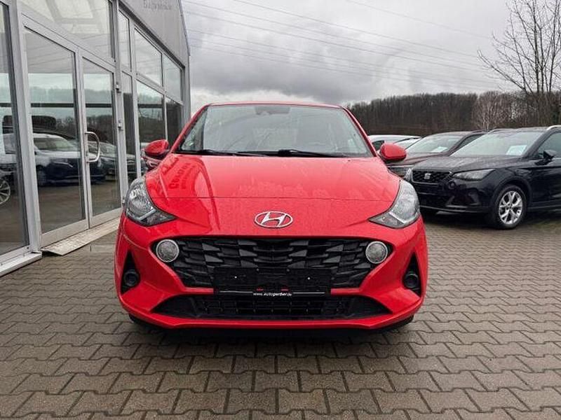 Gebraucht Hyundai i10 Pure 67 PS (49 kW) 2020 Rot Kleinwagen