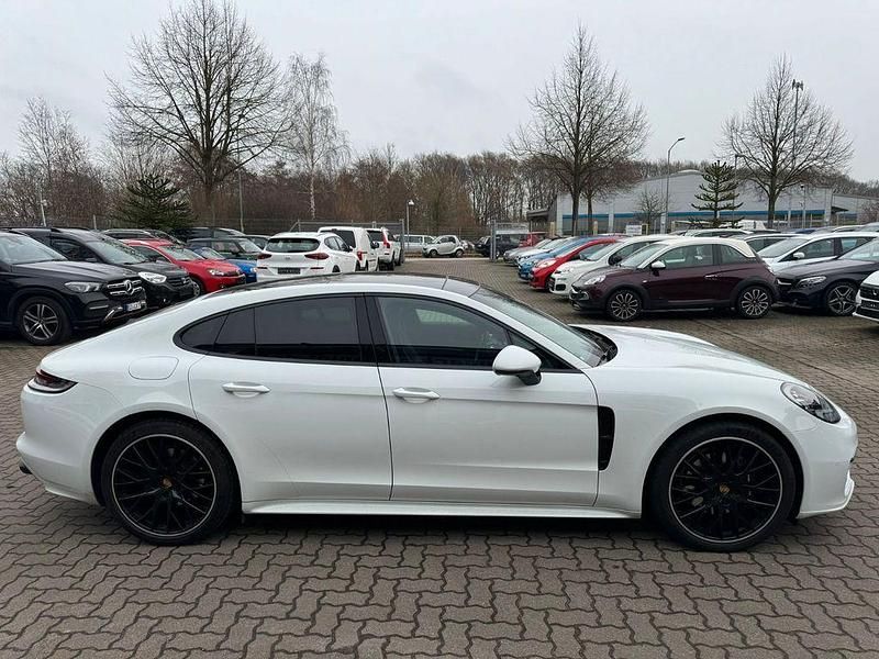 Gebraucht Porsche Panamera 330 PS (242 kW) 2023 Weiß Limousine