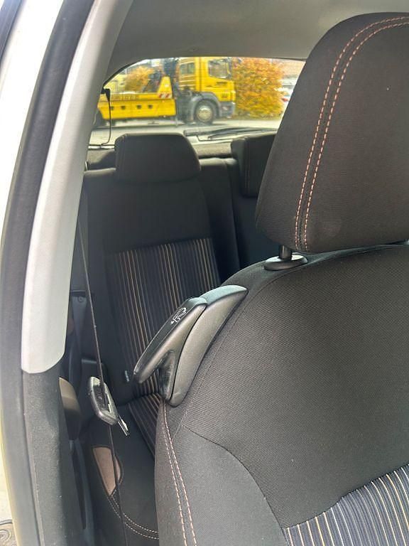 Weiß Gebraucht 2013 Peugeot 208 Style Kleinwagen | 4.000 € (Fairer Preis) - Bild 1/4