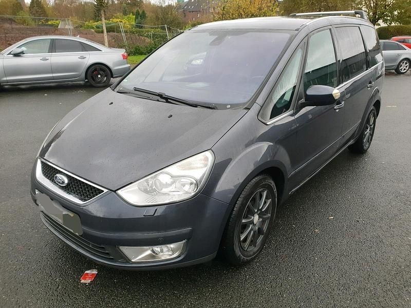 Grau Gebraucht 2009 Ford Galaxy Van / Kleinbus | 4.800 € (Guter Preis) - Bild 1/4