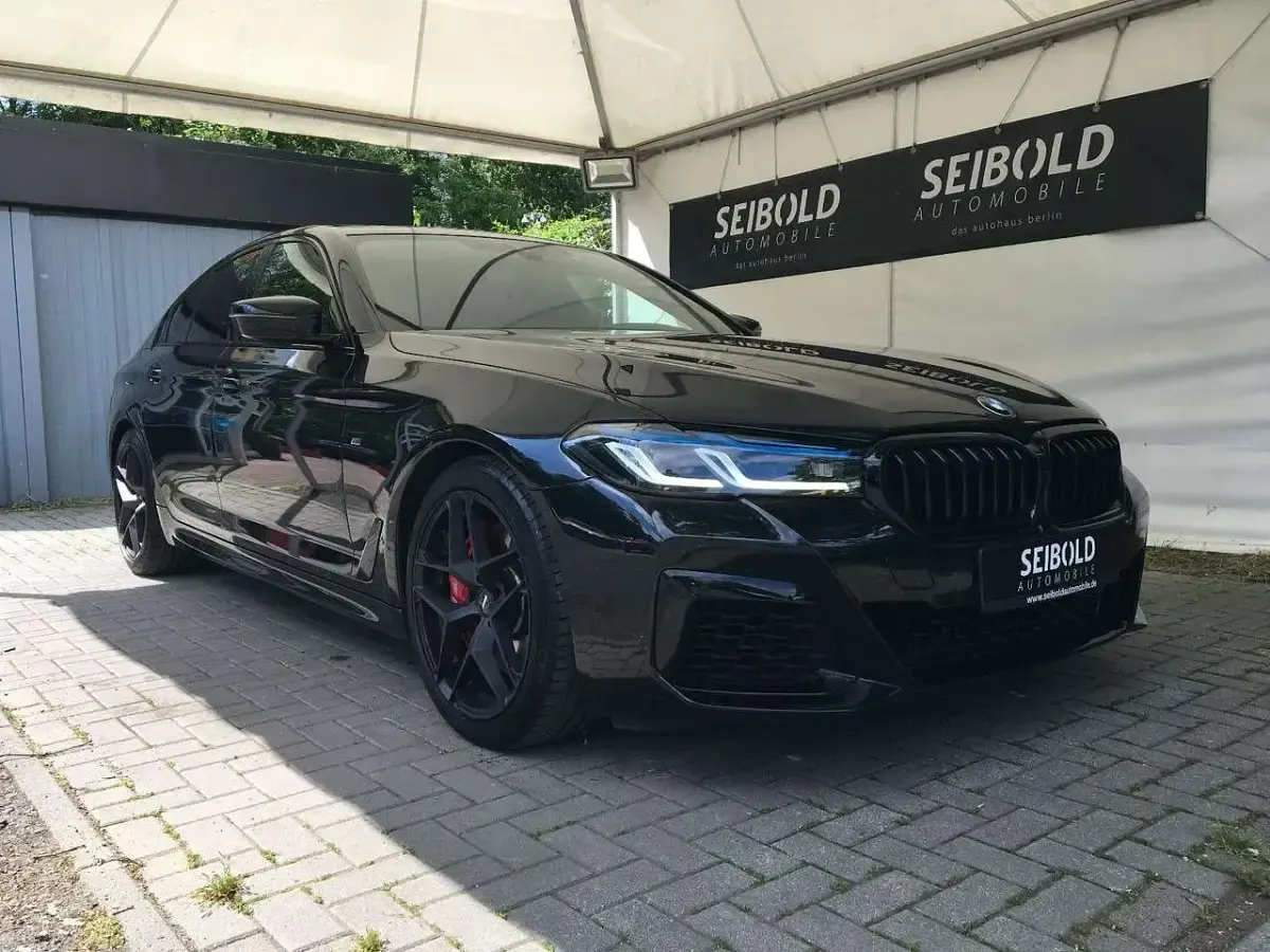 Gebraucht BMW 550 530 PS (389 kW) 2021 Schwarz Limousine