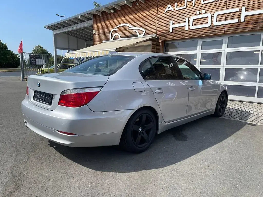 Gebraucht BMW 525 Lifestyle 218 PS (160 kW) 2009 Silber Limousine