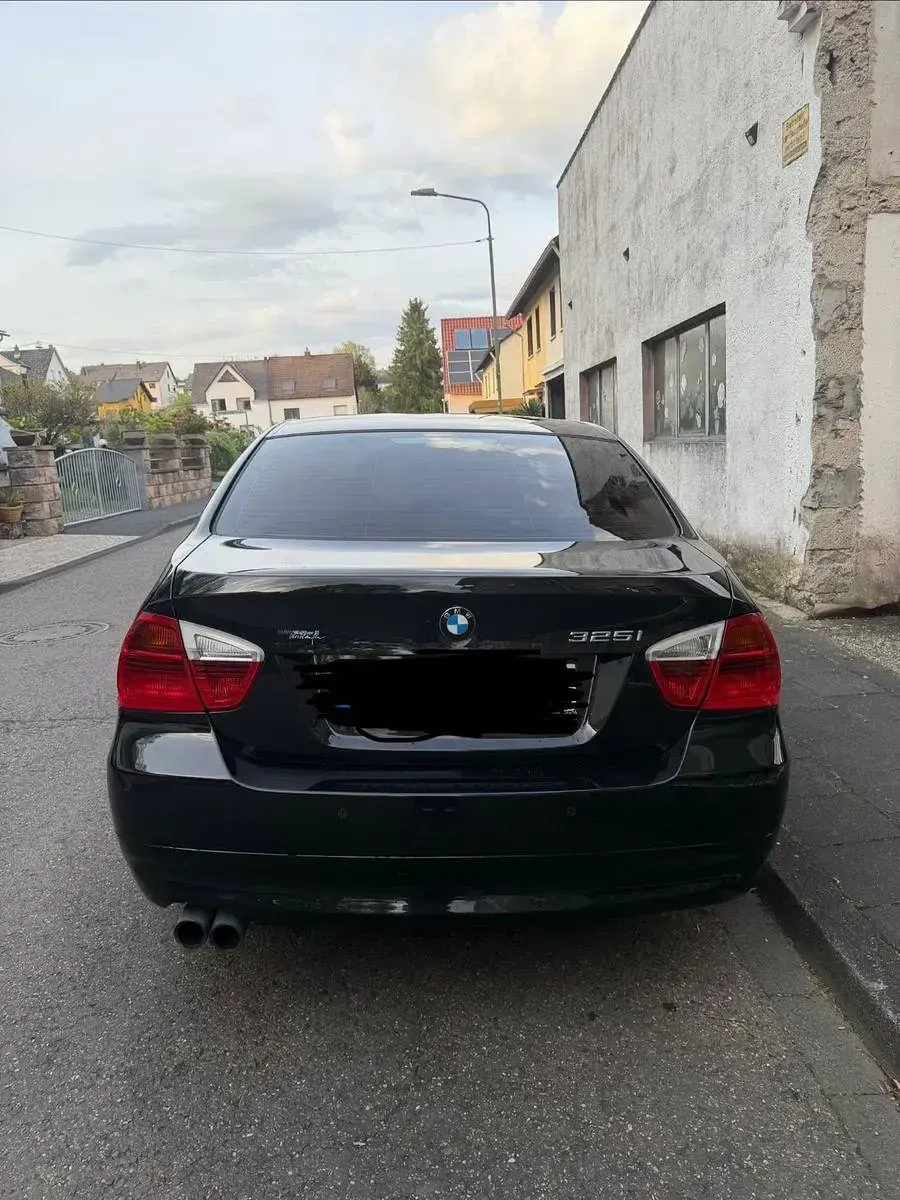 Używany BMW 325 218 KM (160 kW) 2007 Czarny Sedan/Limuzyna