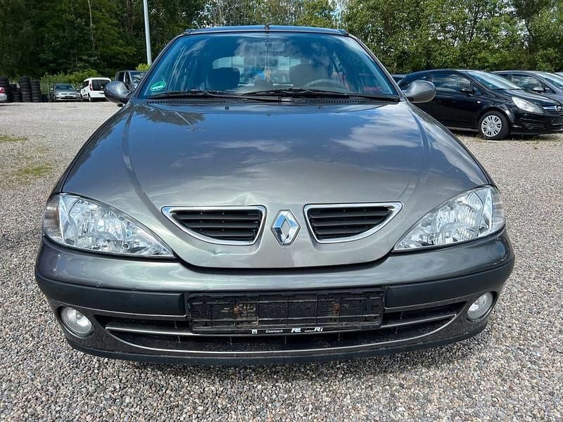Gebraucht Renault Mégane Expression 95 PS (69 kW) 2000 Grau Limousine