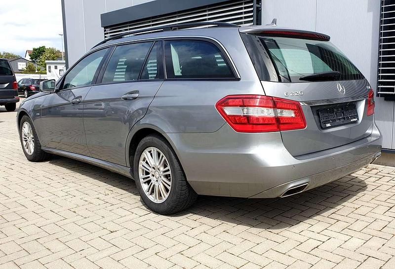 Gebraucht Mercedes E220 Elegance 170 PS (125 kW) 2012 Grau Kombi