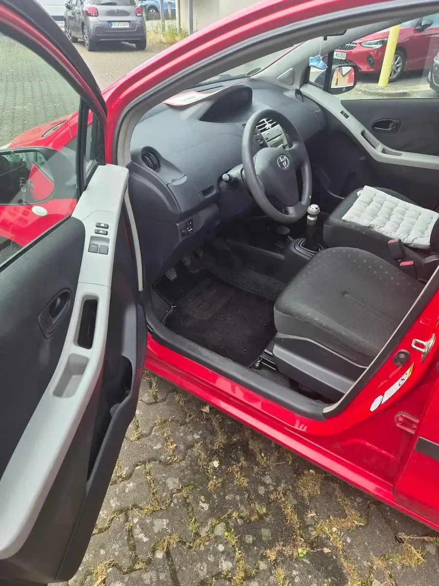 Gebraucht Toyota Yaris 70 PS (51 kW) 2007 Rot Kleinwagen