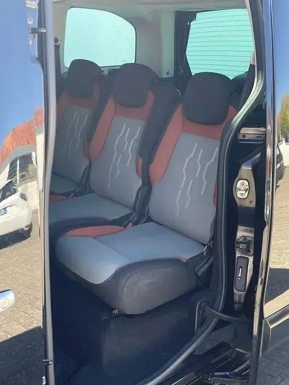 Gebraucht Peugeot Partner Tepee Active 98 PS (72 kW) 2012 Schwarz Van / Kleinbus