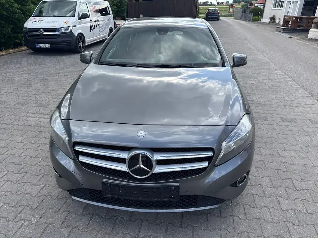 Gebraucht Mercedes A180 122 PS (89 kW) 2013 Grau Limousine