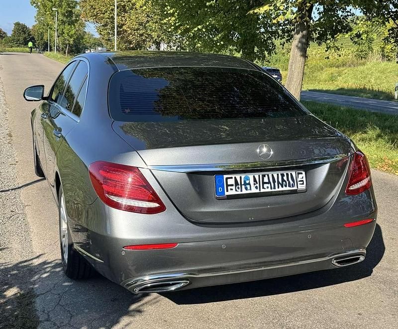 Gebraucht Mercedes E220 194 PS (142 kW) 2018 Grau Limousine