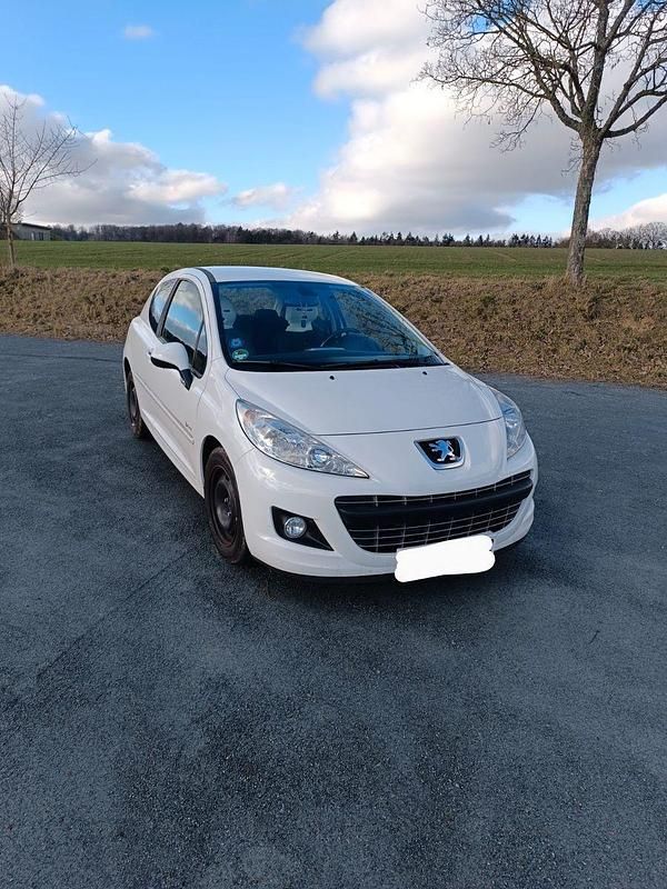 Schwarz Gebraucht 2012 Peugeot 207 Forever Limousine | 4.000 € (Fairer Preis) - Bild 1/4