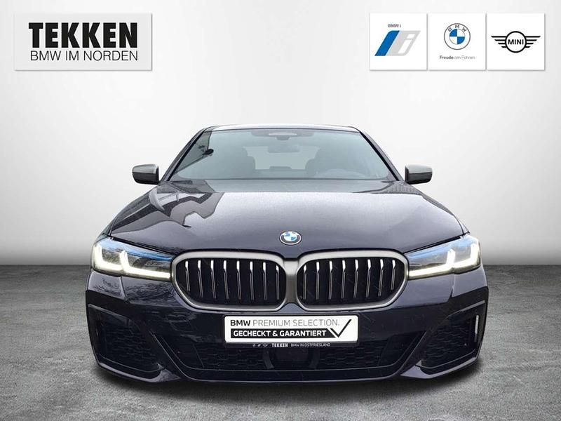 Gebraucht BMW 550 530 PS (389 kW) 2022 Carbonschwarz Limousine