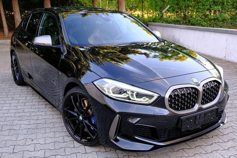 Schwarz Gebraucht 2023 BMW M135 M Performance Kleinwagen | 35.500 € (Guter Preis) - Bild 1/4