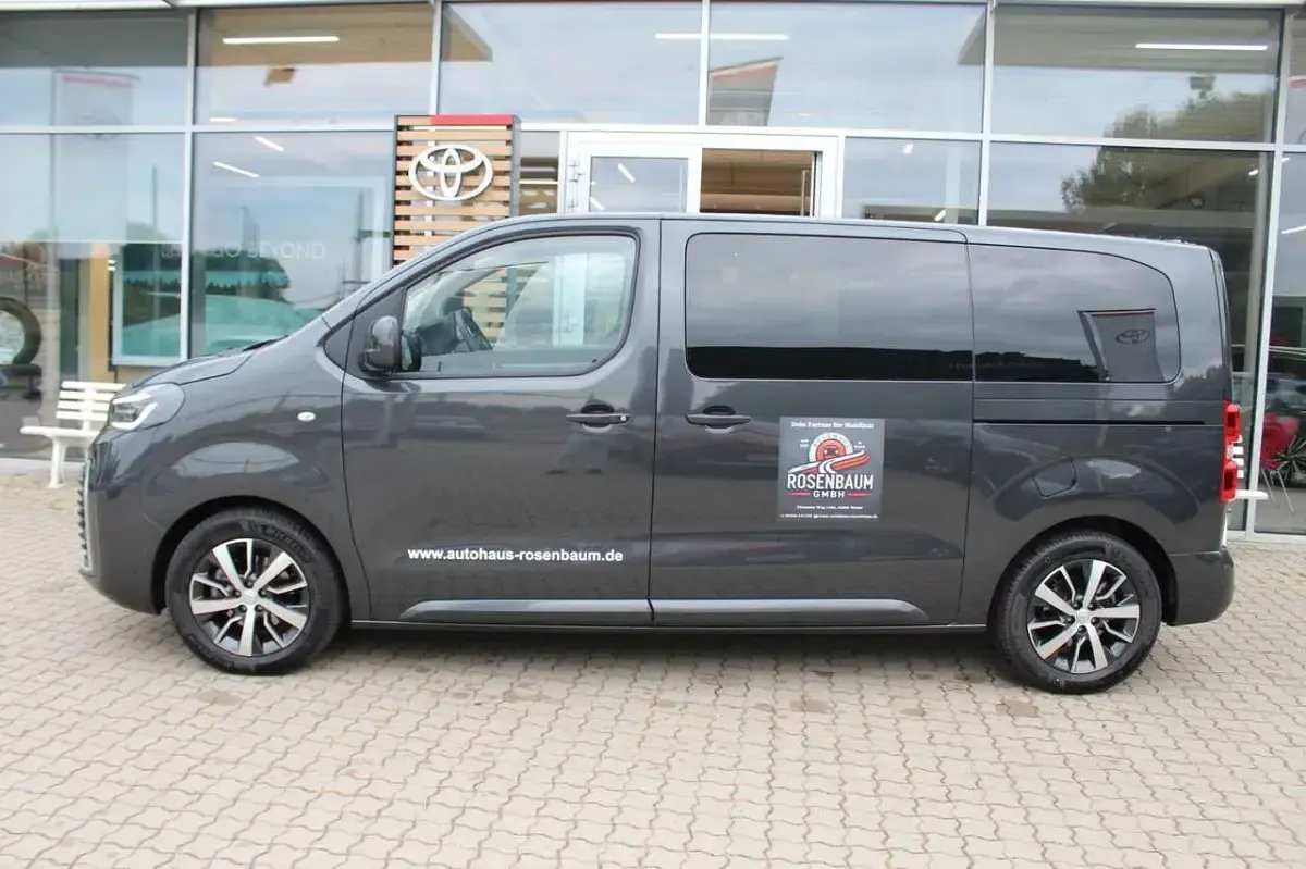 Gebraucht Toyota Proace Verso Team 177 PS (130 kW) 2024 Grau Kombi