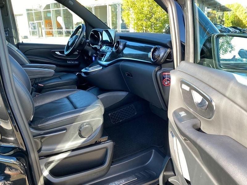 Gebraucht Mercedes V220 Sport 163 PS (119 kW) 2022 Obsidianschwarz metallic Van / Kleinbus