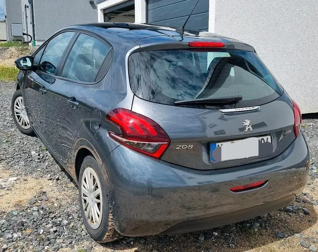 Gebraucht Peugeot 208 82 PS (60 kW) 2017 Grau Kleinwagen