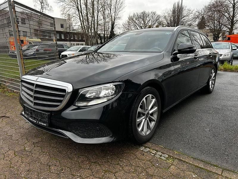 Schwarz Gebraucht 2019 Mercedes E200 Kombi | 11.990 € (Superpreis) - Bild 1/4