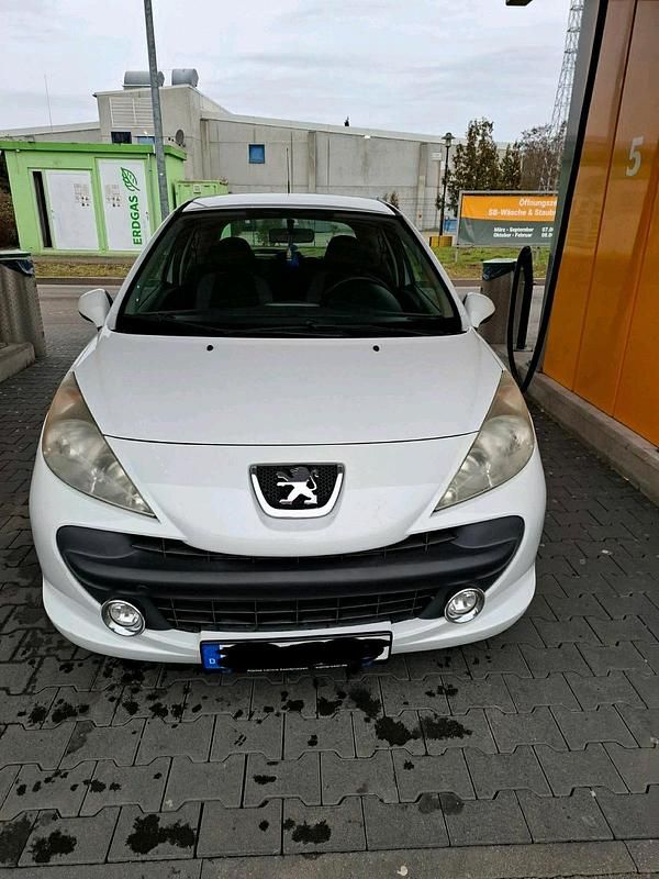 Gebraucht Peugeot 207 Urban Move 95 PS (69 kW) 2009 Weiß Kleinwagen