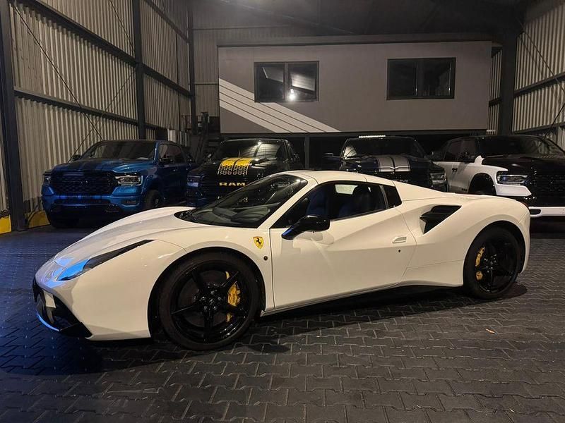 Gebraucht Ferrari 488 669 PS (492 kW) 2017 Weiß Cabrio