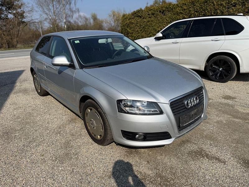 Gebraucht Audi A3 Attraction 90 PS (66 kW) 2010 Silber Kleinwagen