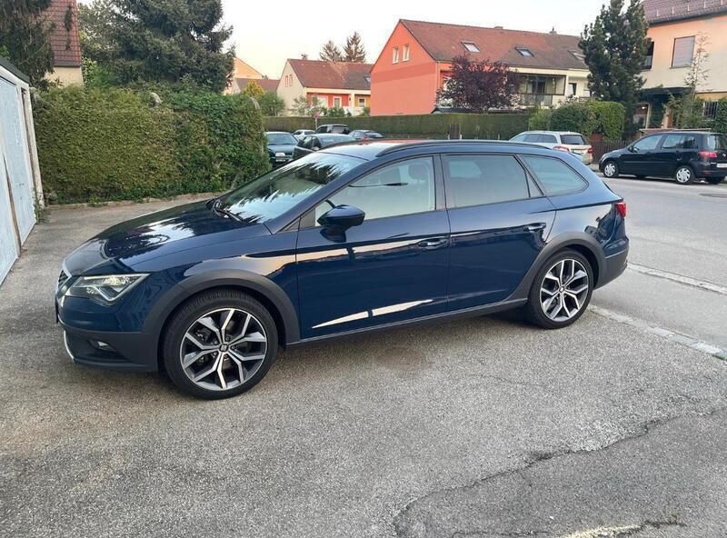 Blau Gebraucht 2016 Seat Leon X-Perience 4Drive Kombi | 15.000 € (Teuer) - Bild 1/1