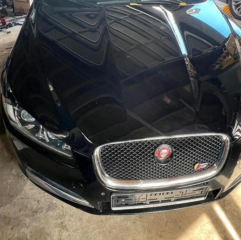 Schwarz Gebraucht 2015 Jaguar XF Limousine | 7.900 € (Superpreis) - Bild 1/4