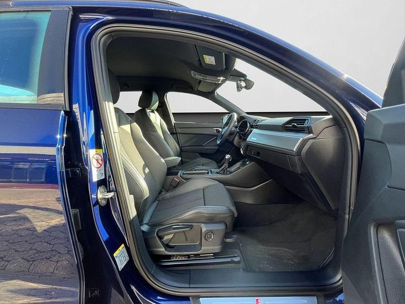 Gebraucht Audi Q3 Advanced 150 PS (110 kW) 2023 Navarrablau metallic (metallic) SUV