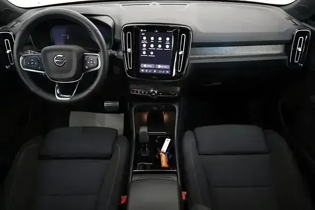 Gebraucht Volvo XC40 Plus 169 kW (231 PS) 2022 Rot SUV