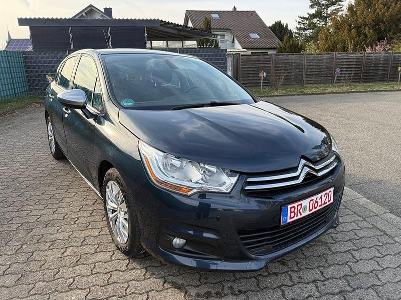 Gebraucht Citroën C4 SELECTION 114 PS (83 kW) 2014 Blau Limousine