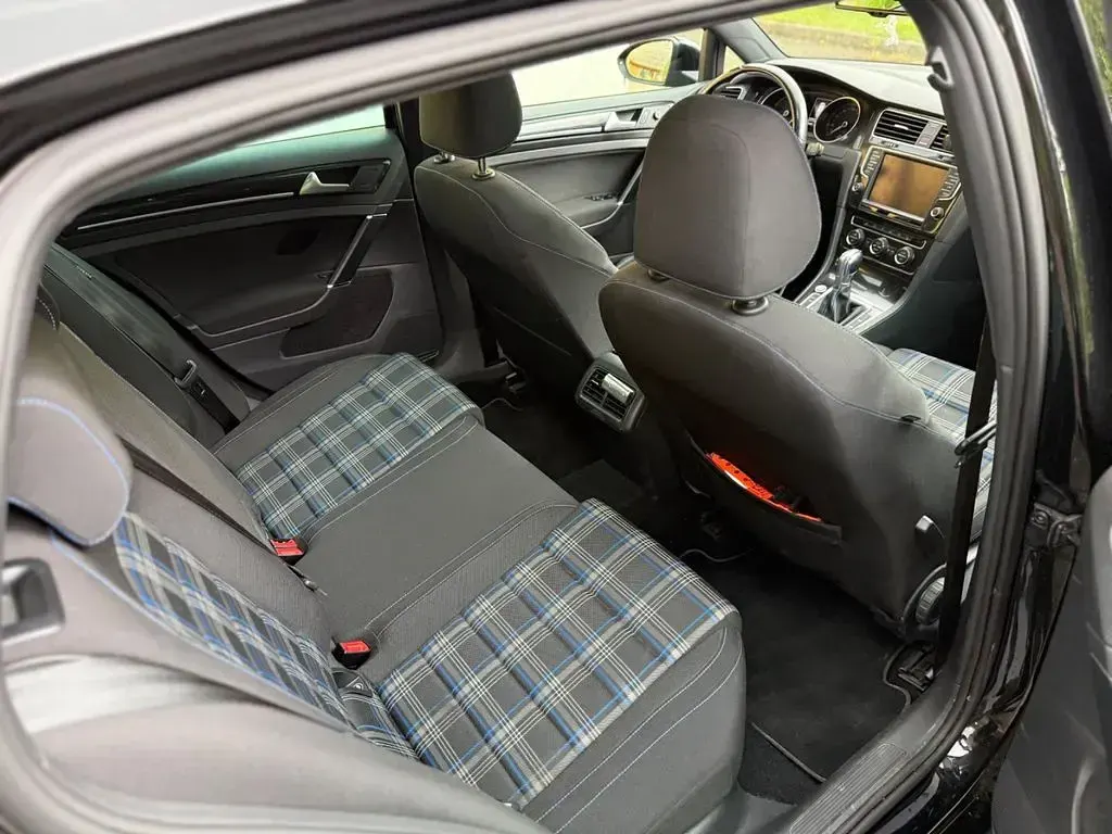 Second-hand VW Golf VII GTE 204 CP (150 kW) 2015 Negru Berlinǎ