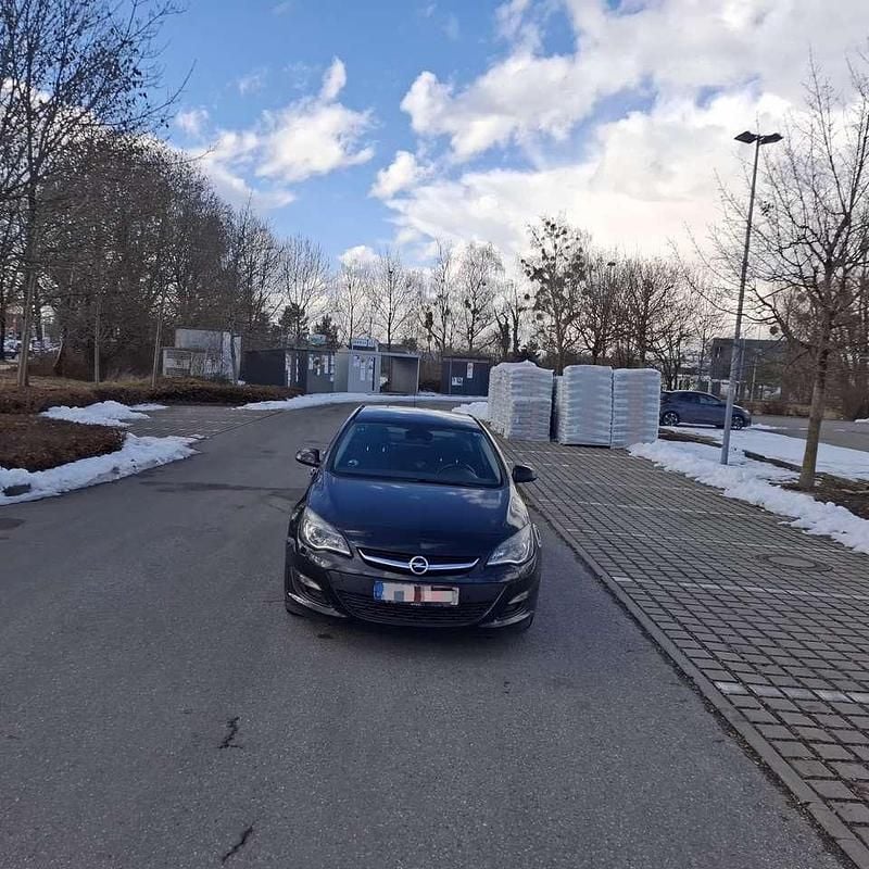 Gebraucht Opel Astra 140 PS (102 kW) 2013 Schwarz Limousine