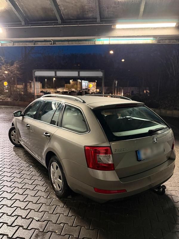 Gebraucht Skoda Octavia 105 PS (77 kW) 2014 Kleinwagen