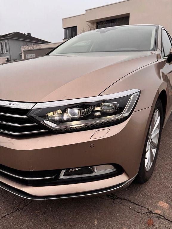 Gebraucht VW Passat Highline 150 PS (110 kW) 2017 Gold Limousine