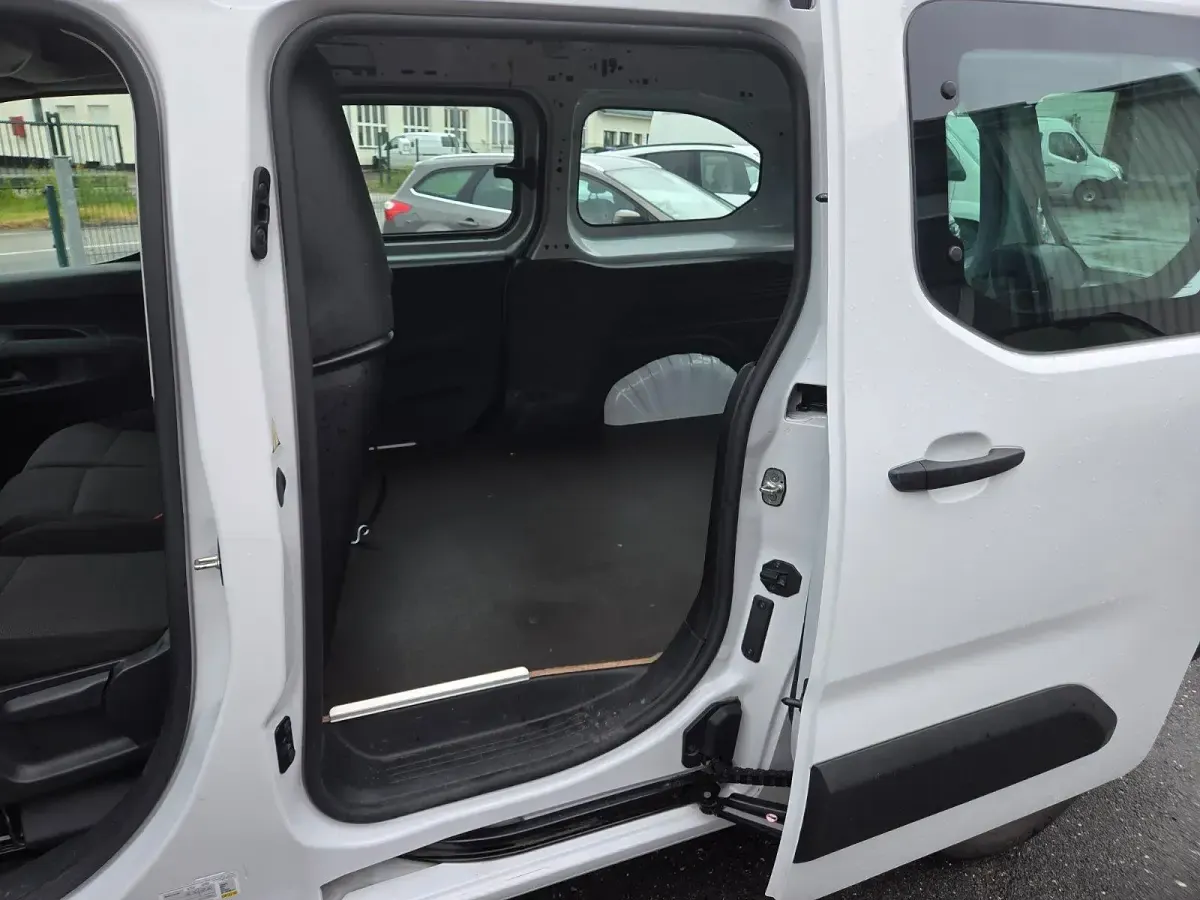 Gebraucht Opel Combo 102 PS (75 kW) 2023 Weiß Van / Kleinbus