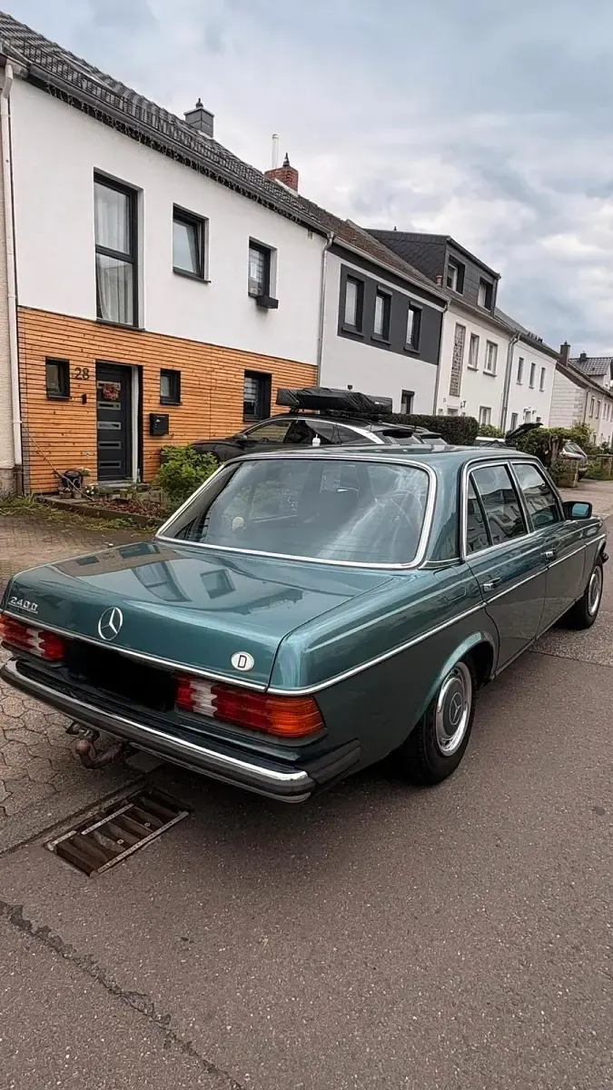 Gebraucht Mercedes 240 72 PS (52 kW) 1982 Grün Limousine