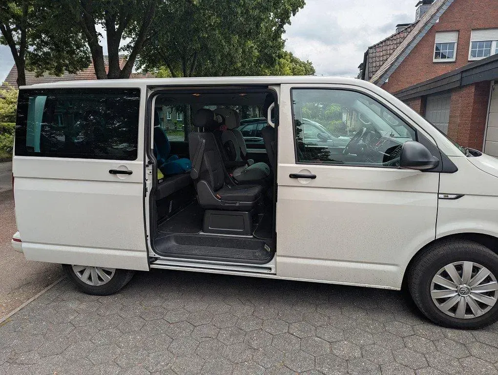 Gebraucht VW Multivan Trendline 150 PS (110 kW) 2019 Weiß Van / Kleinbus