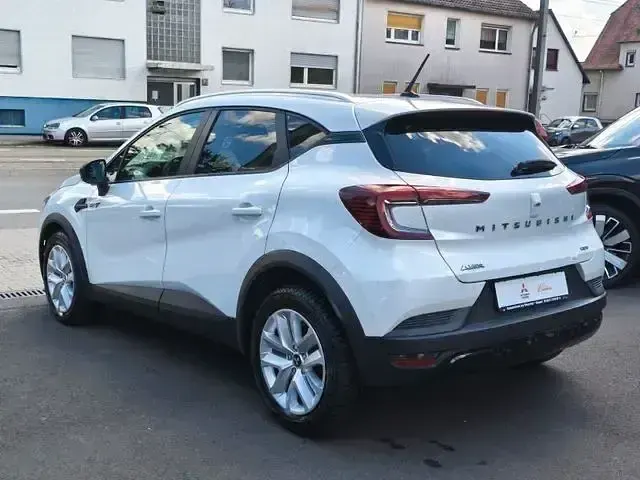 Gebraucht Mitsubishi ASX Plus 94 PS (69 kW) 2024 Weiß SUV