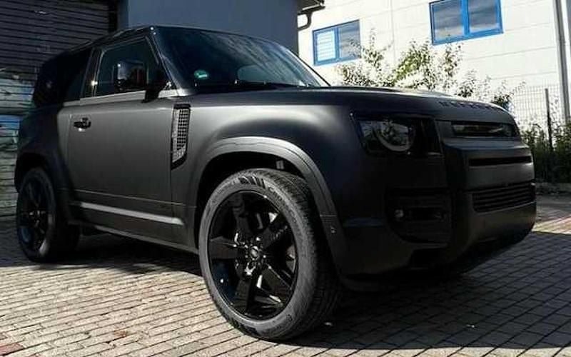 Schwarz (santorini black + folierung) Gebraucht 2023 Land Rover Defender SUV | 122.790 € - Bild 1/4