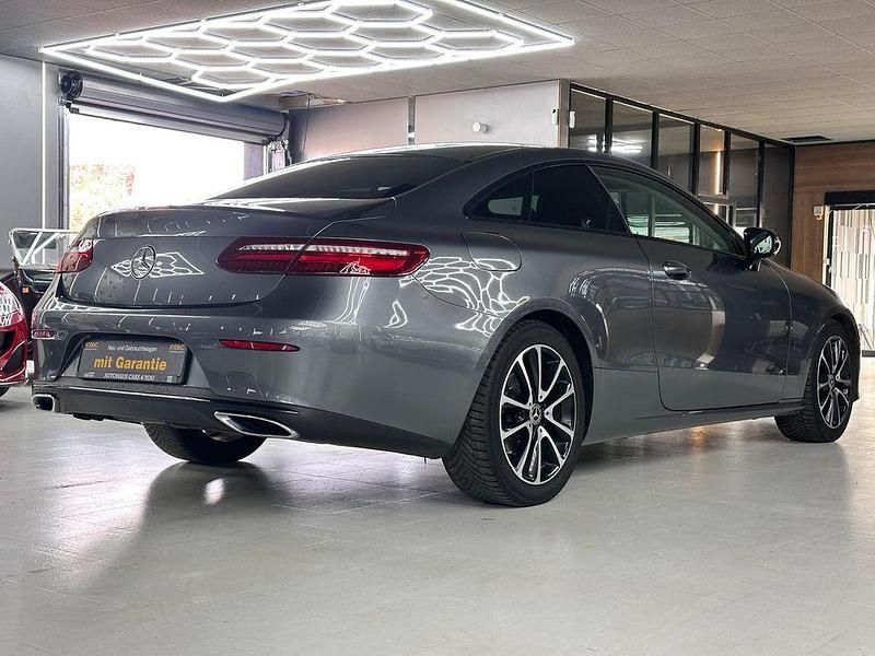 Gebraucht Mercedes E220 194 PS (142 kW) 2018 Selenitgrau  metalliclack Coupé